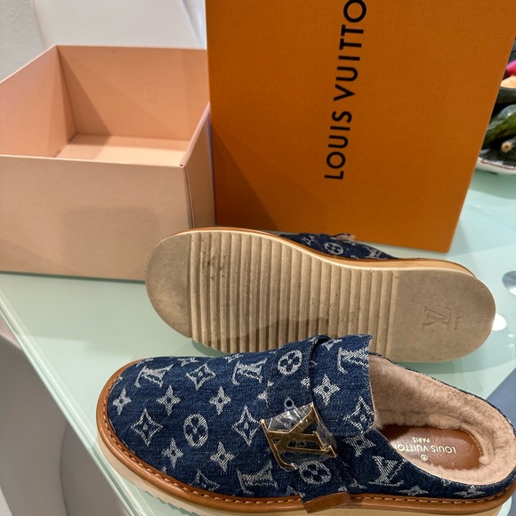 Men’s Authentic LV Mules/slip on size 8. A rare find. - Picture 2 of 8